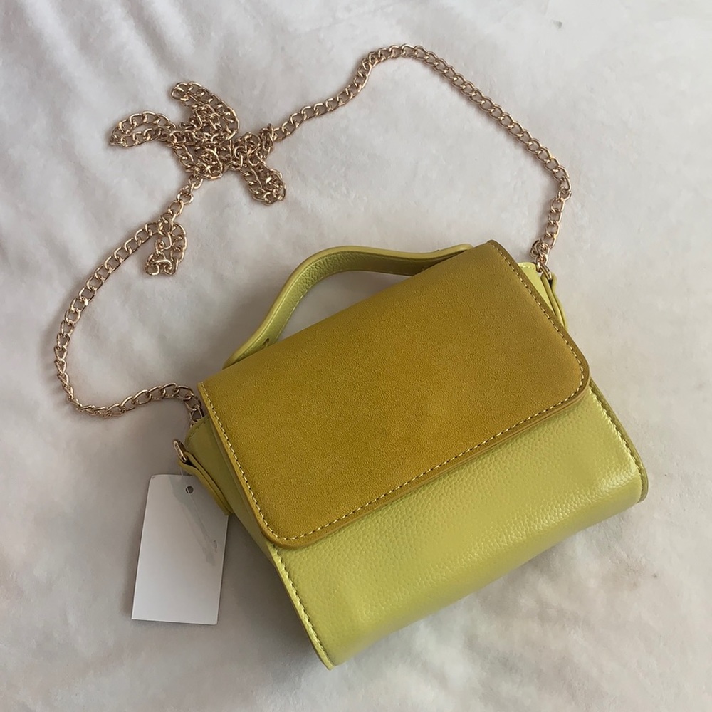 Two tone yellow crossbody bag w/ gold chain